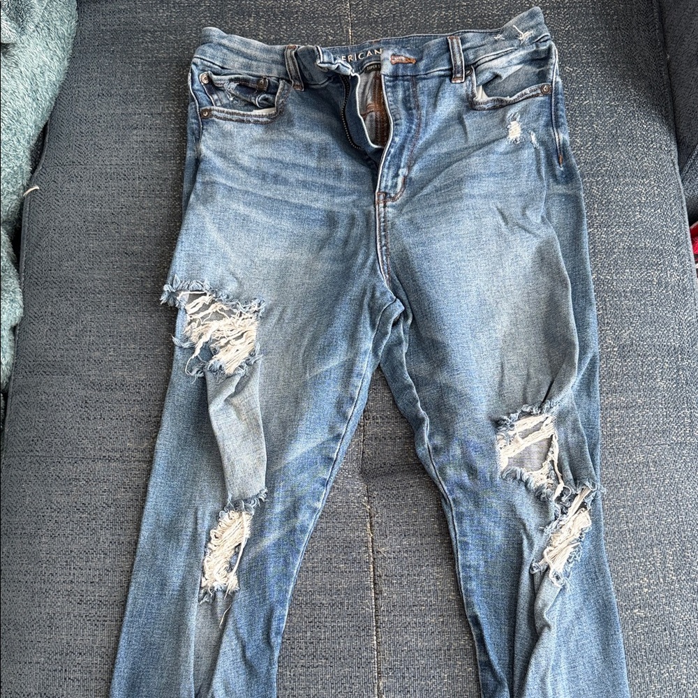 American Eagle Outfitters Light Blue Distressed Skinny Jeans